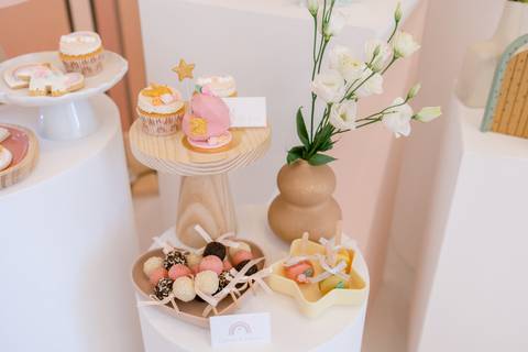 Fotografamos Festas de Aniversário Infantil, damos atenção a todos os pormenores tais como cenário, bolo, docinhos e salgados.
Inês Valente Fotografia - Everyone has a Story'