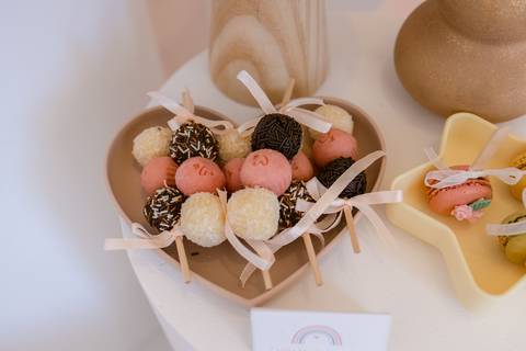 Fotografamos Festas de Aniversário Infantil, damos atenção a todos os pormenores tais como cenário, bolo, docinhos e salgados.
Inês Valente Fotografia - Everyone has a Story'