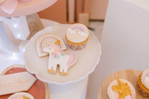 Fotografamos Festas de Aniversário Infantil, damos atenção a todos os pormenores tais como cenário, bolo, docinhos e salgados.
Inês Valente Fotografia - Everyone has a Story'