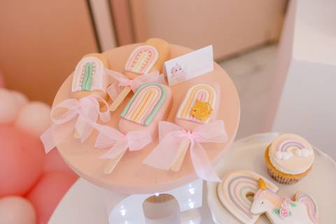 Fotografamos Festas de Aniversário Infantil, damos atenção a todos os pormenores tais como cenário, bolo, docinhos e salgados.
Inês Valente Fotografia - Everyone has a Story'