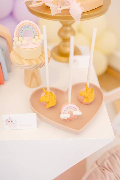 Fotografamos Festas de Aniversário Infantil, damos atenção a todos os pormenores tais como cenário, bolo, docinhos e salgados.
Inês Valente Fotografia - Everyone has a Story'