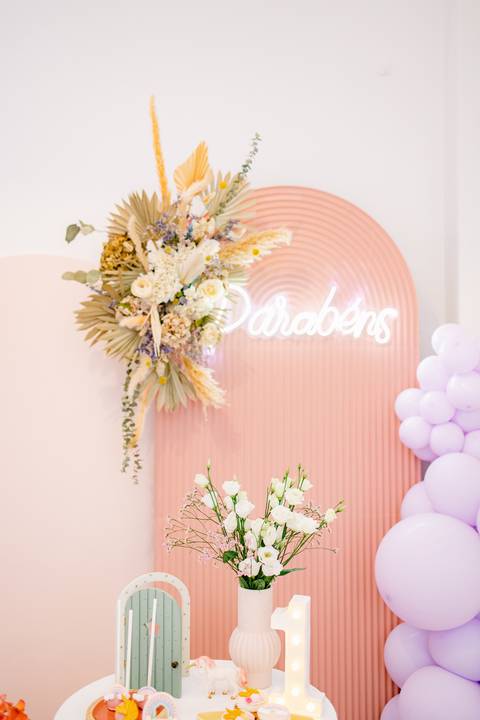 Fotografamos Festas de Aniversário Infantil, damos atenção a todos os pormenores tais como cenário, bolo, docinhos e salgados.
Inês Valente Fotografia - Everyone has a Story'