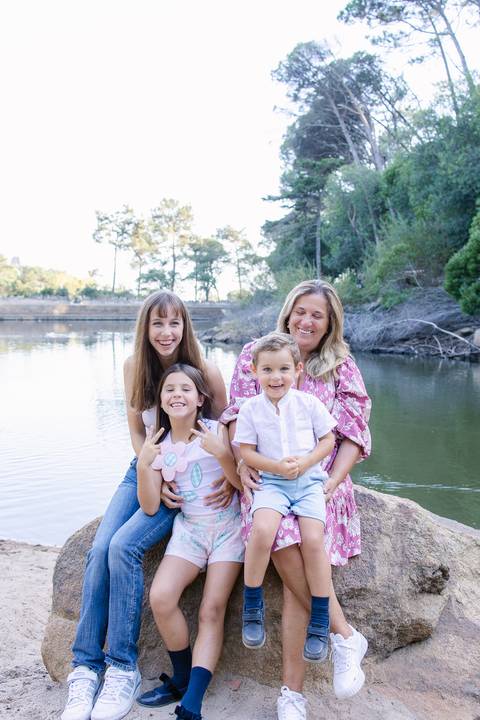Sessão fotográfica Avós e Netos, um presente cheio de significado, afectos e memórias.
Inês Valente Fotografia - Everyone has a Story'