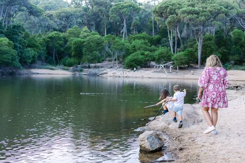 Sessão fotográfica Avós e Netos, um presente cheio de significado, afectos e memórias.
Inês Valente Fotografia - Everyone has a Story'