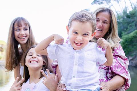 Sessão fotográfica Avós e Netos, um presente cheio de significado, afectos e memórias.
Inês Valente Fotografia - Everyone has a Story'