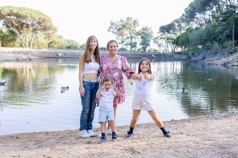 Sessão fotográfica Avós e Netos, um presente cheio de significado, afectos e memórias.
Inês Valente Fotografia - Everyone has a Story'