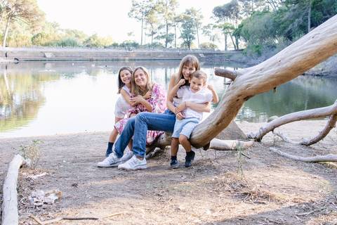 Sessão fotográfica Avós e Netos, um presente cheio de significado, afectos e memórias.
Inês Valente Fotografia - Everyone has a Story'