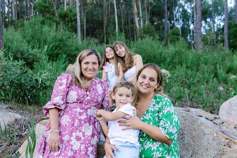 Sessão fotográfica Avós e Netos, um presente cheio de significado, afectos e memórias.
Inês Valente Fotografia - Everyone has a Story'