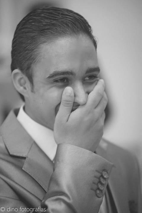 homem surpreso com noiva'