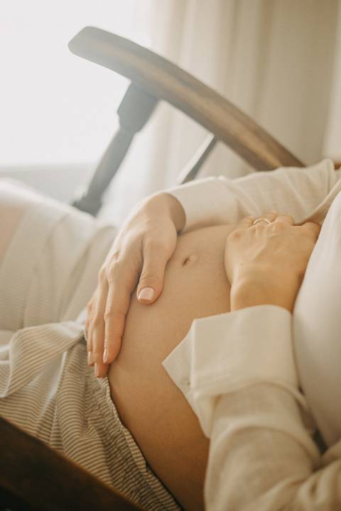 foto de gestante em casa'