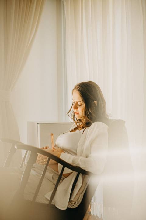 foto de gestante em casa'