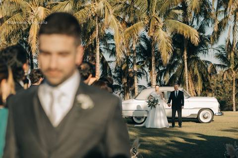 Espaço Chácara Paradiso em Marília, Noiva e noivo no campo – casamento em Marília – Damelie Fotografia'