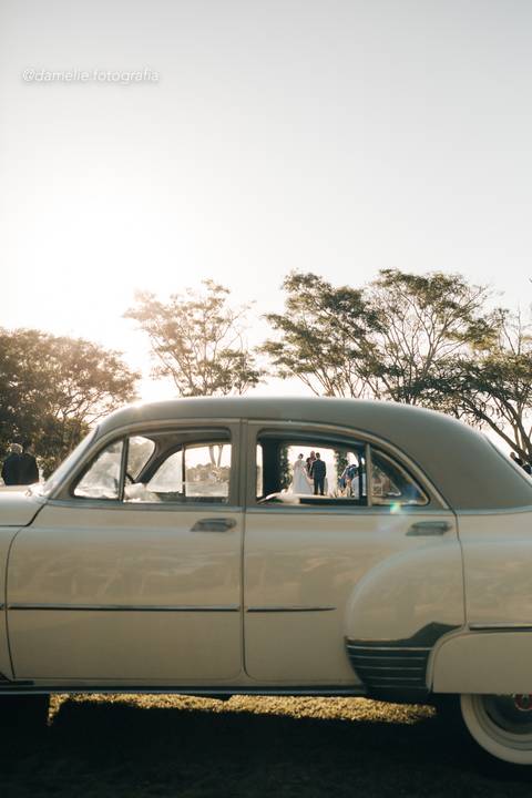 Espaço Chácara Paradiso em Marília, Noiva e noivo no campo – casamento em Marília – Damelie Fotografia'