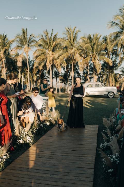 Noiva e noivo no campo – casamento em Marília – Damelie Fotografia'