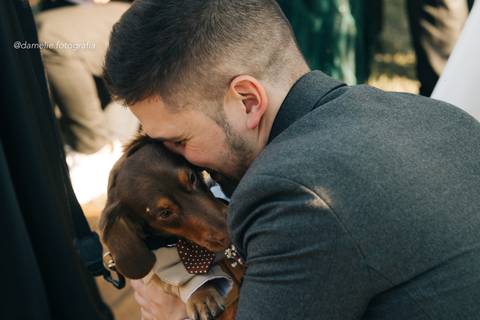 Noiva e noivo no campo – casamento em Marília – Damelie Fotografia'