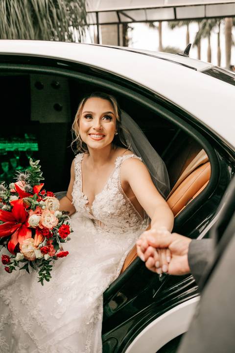 entrada da noiva no Buffet Santa Felicidade'