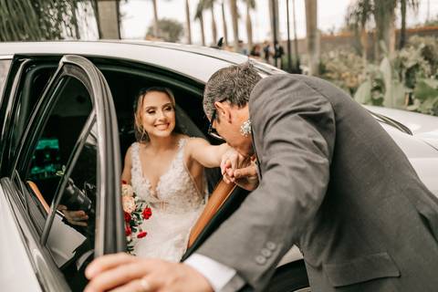 entrada da noiva no Buffet Santa Felicidade'