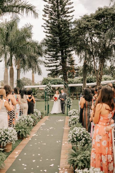 entrada da noiva no Buffet Santa Felicidade'