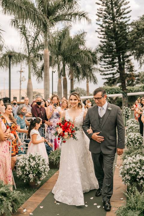 entrada da noiva no Buffet Santa Felicidade'