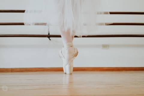 pies de bailarina clasica en posicion'