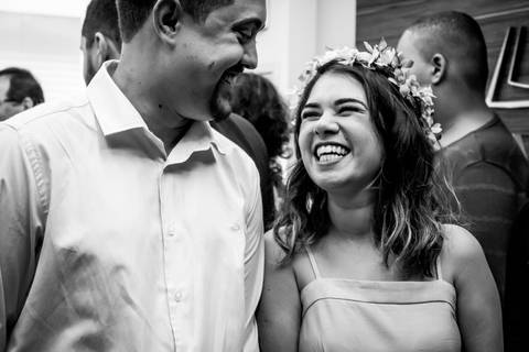 foto preta e branca de casamento'