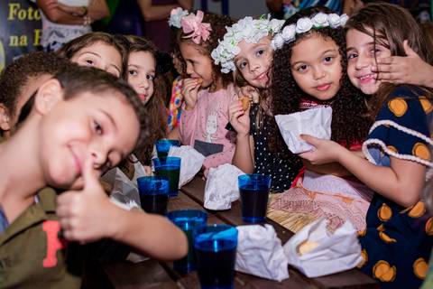 hora do lanchinho na festa da lara, cobertura fotográfica de festa infantil feita por JL Tavares da Pirralhitus Fotografia Infantil e Gestante'