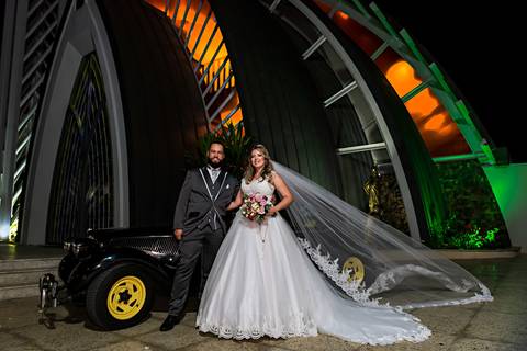 foto casamento em Alphaville, foto casamento igreja nossa senhora de lourdes Alphaville, fotografia de casamento em Alphaville, fotografia de casamento igreja Nossa Senhora de Lourdes Alphaville, casamento com carro antigo, carro antigo no casamento'