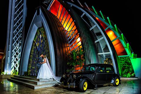 foto casamento em Alphaville, foto casamento igreja nossa senhora de lourdes Alphaville, fotografia de casamento em Alphaville, fotografia de casamento igreja Nossa Senhora de Lourdes Alphaville, casamento com carro antigo, carro antigo no casamento'
