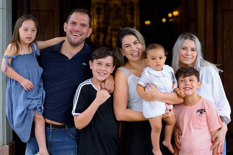 Fotografia de batizado na igreja Nossa Senhora do Brasil São Paulo. Fotos de batizado na igreja Nossa Senhora do Brasil São Paulo. Foto de batizado na igreja Nossa Senhora do Brasil São Paulo. foto de batizado em são paulo e Alphaville.'