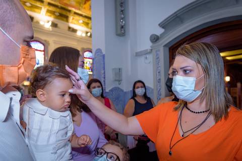 Fotografia de batizado na igreja Nossa Senhora do Brasil São Paulo. Fotos de batizado na igreja Nossa Senhora do Brasil São Paulo. Foto de batizado na igreja Nossa Senhora do Brasil São Paulo. foto de batizado em são paulo e Alphaville.'