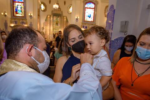 Fotografia de batizado na igreja Nossa Senhora do Brasil São Paulo. Fotos de batizado na igreja Nossa Senhora do Brasil São Paulo. Foto de batizado na igreja Nossa Senhora do Brasil São Paulo. foto de batizado em são paulo e Alphaville.'