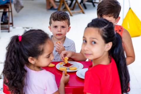 foto aniversario infantil, foto aniversario infantil em Alphaville, Espaço Villa 18 Alphaville, buffet infantil Alphaville, estação vai e vem, foto aniversario infantil espaço Lá Vem o Sol, salão de festa Alphaville, buffet planeta kids Alphaville.'