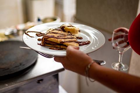 foto aniversário com crepe, foto de festa com crepe, fotografia de aniversario com crepe, foto de crepe, foto aniversario infantil com crepe em Alphaville, foto aniversario infantil em Alphaville, foto em buffet infantil Alphaville, crepe doce.'