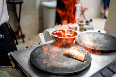 foto aniversário com crepe, foto de festa com crepe, fotografia de aniversario com crepe, foto de crepe, foto aniversario infantil com crepe em Alphaville, foto aniversario infantil em Alphaville, foto em buffet infantil Alphaville, crepe suzette.'