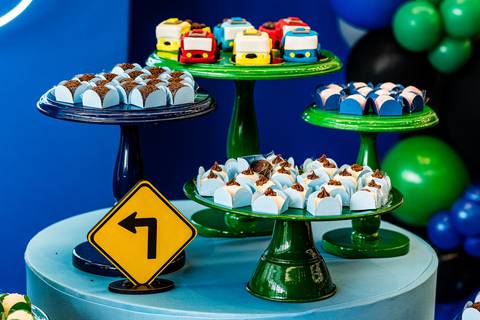 aniversário infantil, buffet estação diversão, alphaville, festa infantil, crianças, caminhões, tema caminhão, decoração caminhão, diversão, alegria, lúdico, brincadeiras direcionadas, variedades, conforto, monitores especializados, menu diversificado'