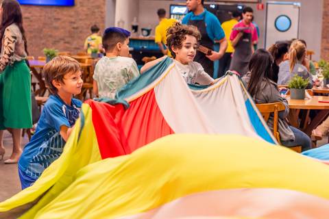 aniversário infantil, buffet estação diversão, alphaville, festa infantil, crianças, caminhões, tema caminhão, decoração caminhão, diversão, alegria, lúdico, brincadeiras direcionadas, variedades, conforto, monitores especializados, menu diversificado'