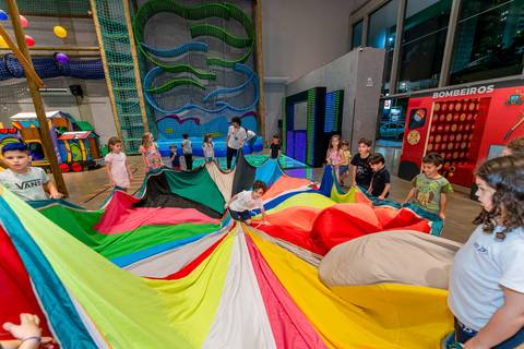 aniversário infantil, buffet estação diversão, alphaville, festa infantil, crianças, caminhões, tema caminhão, decoração caminhão, diversão, alegria, lúdico, brincadeiras direcionadas, variedades, conforto, monitores especializados, menu diversificado'