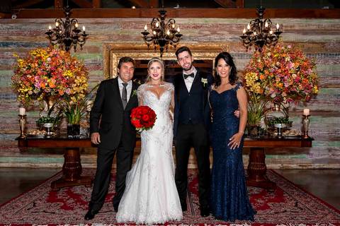 fotografia de casamento no armazém 465 Alphaville, fotografia de casamento em alphaville. noivos com os pais da noiva'