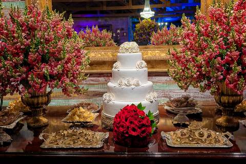 fotografia de casamento no armazém 465 Alphaville, fotografia de casamento em alphaville. bolo de casamento com o buquê'