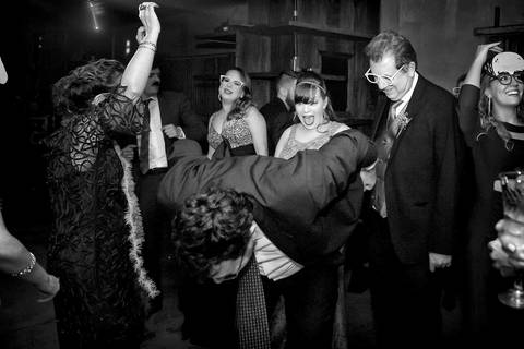 fotografia de casamento no armazém 465 Alphaville, fotografia de casamento em alphaville. o espanto com o que está vendo na festa'