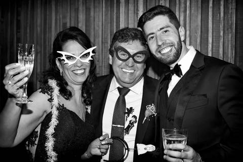 fotografia de casamento no armazém 465 Alphaville, fotografia de casamento em alphaville. noivo com os pais'