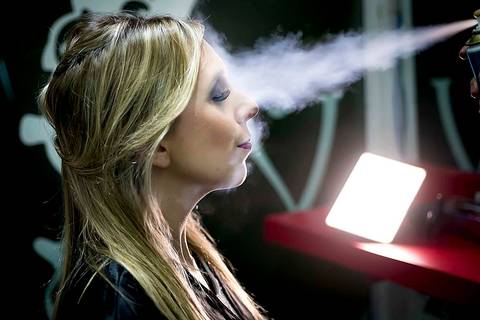 fotografia de casamento na Igreja Bom Pastor Alphaville, fotografia de casamento em alphaville. spray no rosto da noiva'