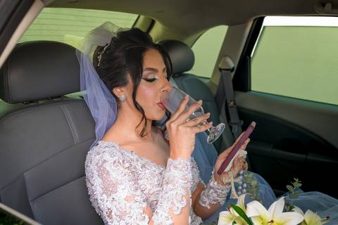 noiva no carro, Casamento Mirela e Felipe, A3 Photo, fotógrafo de casamento, Alphaville, Igreja Nossa Senhora de Lourdes, Espaço Savana, fotos de casamento, fotografia profissional, amor em imagens, casamento inesquecível, celebração, momentos especiais'