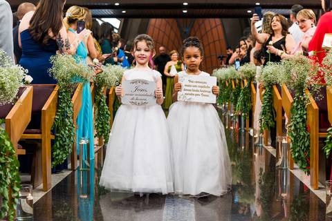 entrada das daminhas, Casamento Mirela e Felipe, A3 Photo, fotógrafo de casamento, Alphaville, Igreja Nossa Senhora de Lourdes, Espaço Savana, fotos de casamento, fotografia profissional, amor em imagens, casamento inesquecível, celebração'