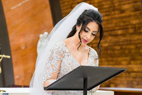 noiva assinando, Casamento Mirela e Felipe, A3 Photo, fotógrafo de casamento, Alphaville, Igreja Nossa Senhora de Lourdes, Espaço Savana, fotos de casamento, fotografia profissional, amor em imagens, casamento inesquecível'