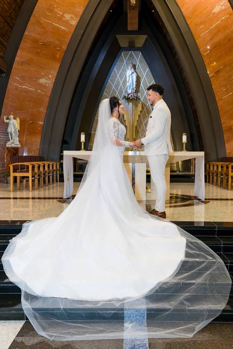 ensaio dos noivos na igreja, Casamento Mirela e Felipe, A3 Photo, fotógrafo de casamento, Alphaville, Igreja Nossa Senhora de Lourdes, Espaço Savana, fotos de casamento, fotografia profissional, amor em imagens, casamento inesquecível'