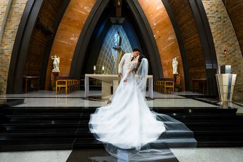 ensaio dos noivos na igreja, Casamento Mirela e Felipe, A3 Photo, fotógrafo de casamento, Alphaville, Igreja Nossa Senhora de Lourdes, Espaço Savana, fotos de casamento, fotografia profissional, amor em imagens, casamento inesquecível'