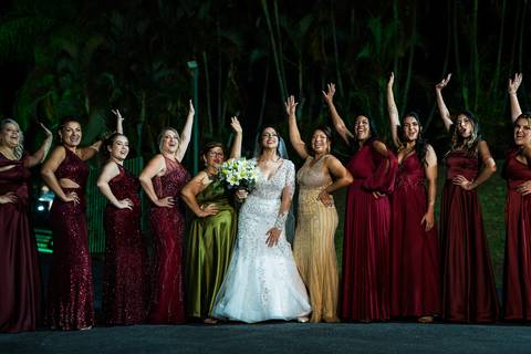 noiva com as madrinhas, Casamento Mirela e Felipe, A3 Photo, fotógrafo de casamento, Alphaville, Igreja Nossa Senhora de Lourdes, Espaço Savana, fotos de casamento, fotografia profissional, amor em imagens, casamento inesquecível'