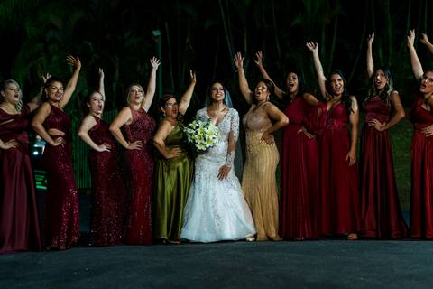 noiva com as madrinhas, Casamento Mirela e Felipe, A3 Photo, fotógrafo de casamento, Alphaville, Igreja Nossa Senhora de Lourdes, Espaço Savana, fotos de casamento, fotografia profissional, amor em imagens, casamento inesquecível'