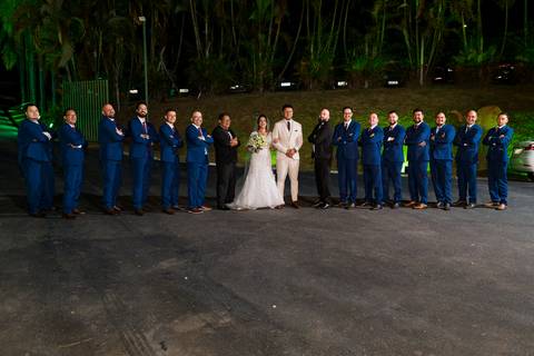 noiva com os padrinhos, Casamento Mirela e Felipe, A3 Photo, fotógrafo de casamento, Alphaville, Igreja Nossa Senhora de Lourdes, Espaço Savana, fotos de casamento, fotografia profissional, amor em imagens, casamento inesquecível'